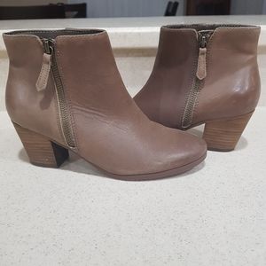 CROWN VINTAGE Boho Brown Ankle Boots Booties Leather 6 Zipper Wooden Block Heels